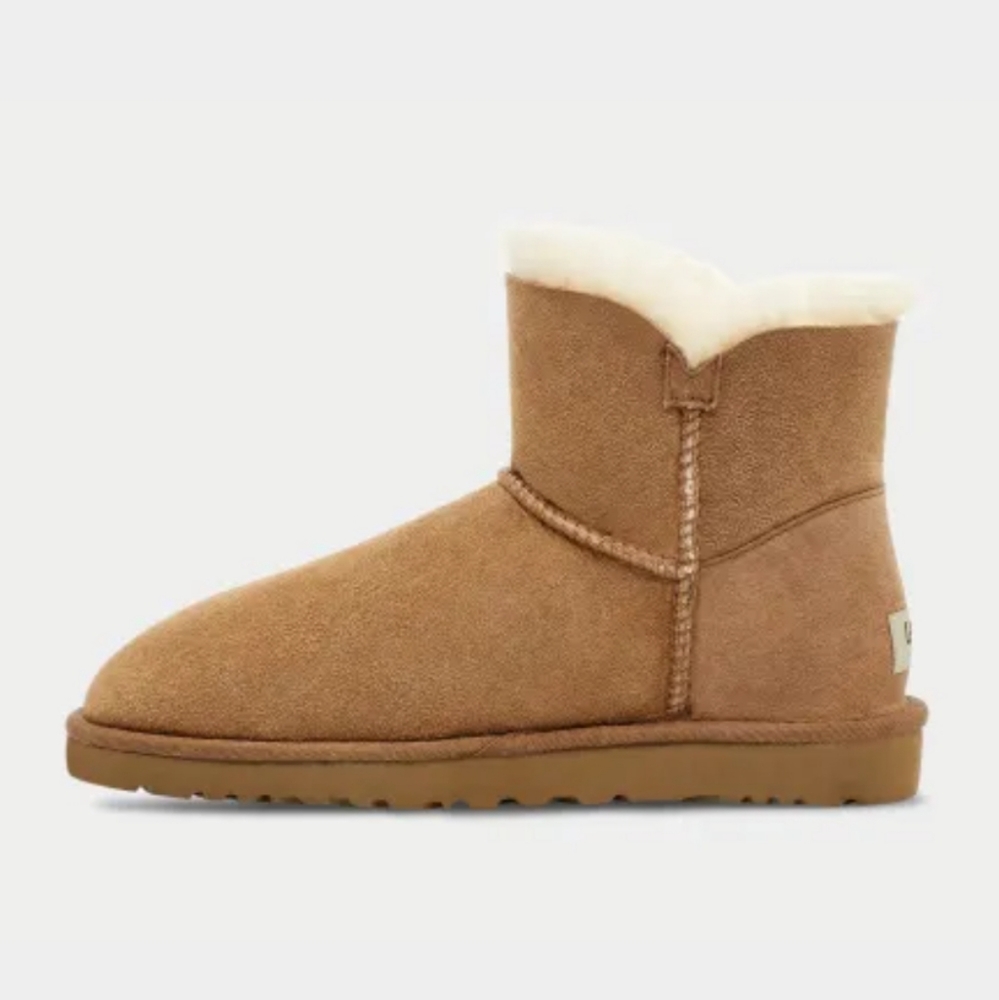 UGG mini bailey button chestnut/ tan, size 8 or 9, new in box - Picture 10 of 13
